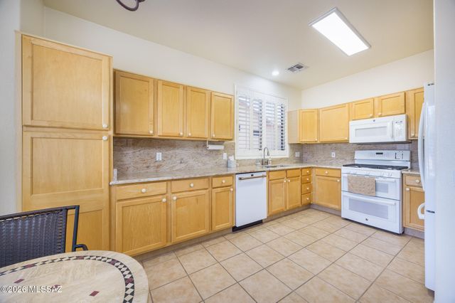 7706 W Madrigal Drive, Tucson, AZ 85743