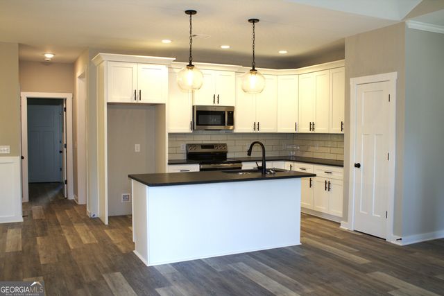 17 Fairview Station, Hartwell, GA 30643