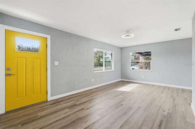 201 83RD AVENUE N, St Petersburg, FL 33702