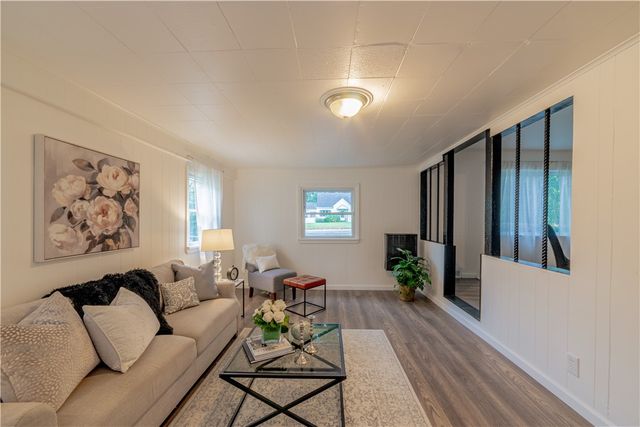 19 Mac Arthur Road, Greece, NY 14615