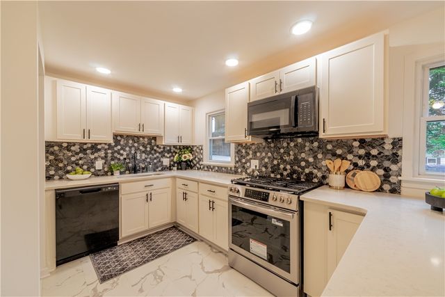 19 Mac Arthur Road, Greece, NY 14615