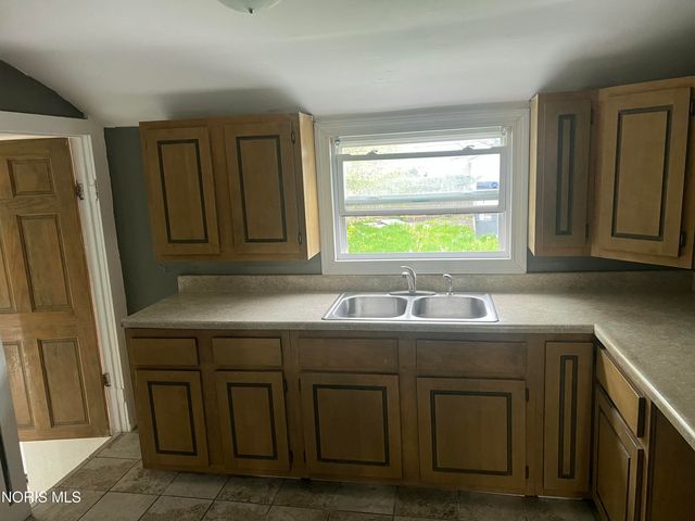 913 Berry Street, Toledo, OH 43605