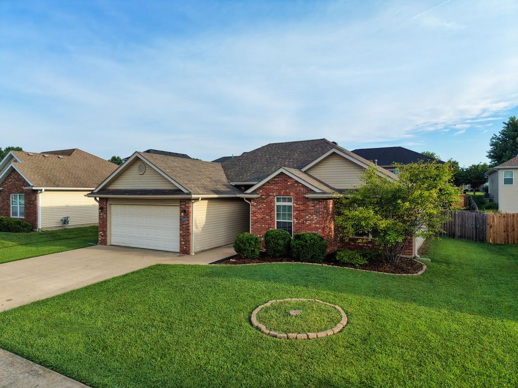 5805 MAHON DR, Columbia, MO 65201