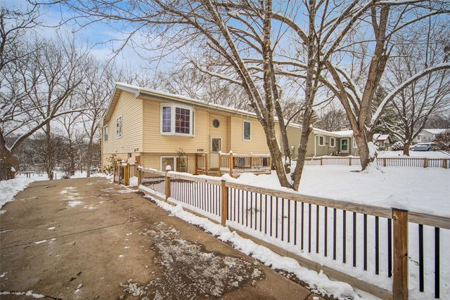4398 Lexington Drive, Pleasant Hill, IA 50327