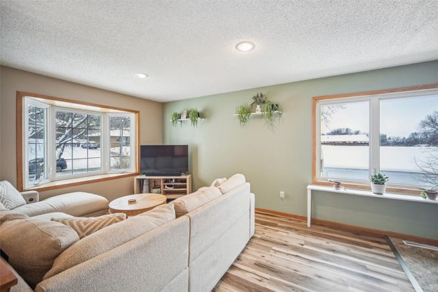 4398 Lexington Drive, Pleasant Hill, IA 50327