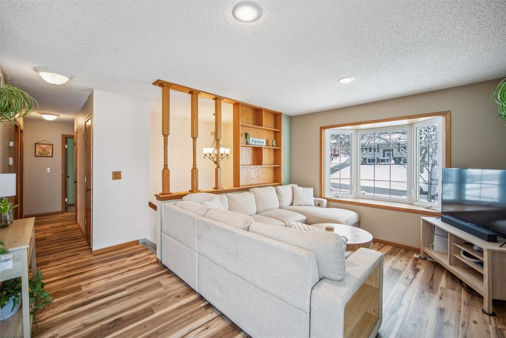 4398 Lexington Drive, Pleasant Hill, IA 50327