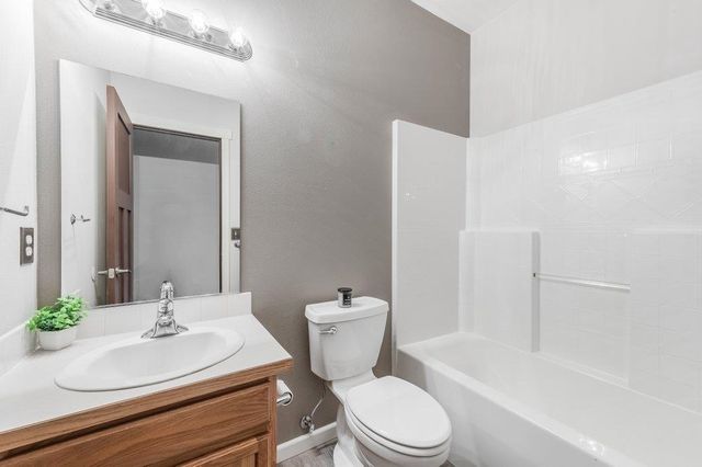 17614 2nd Ln, Greenacres, WA 99016