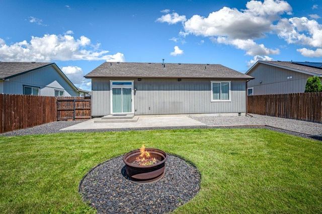 17614 2nd Ln, Greenacres, WA 99016