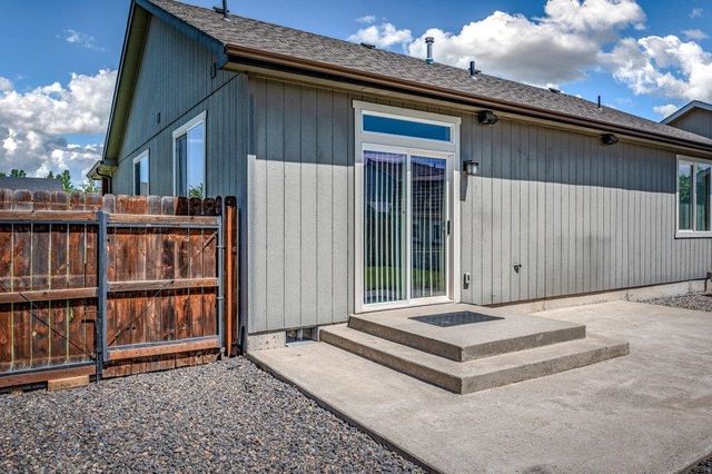 17614 2nd Ln, Greenacres, WA 99016