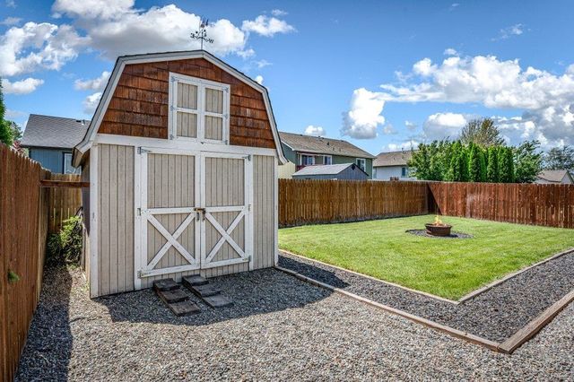 17614 2nd Ln, Greenacres, WA 99016