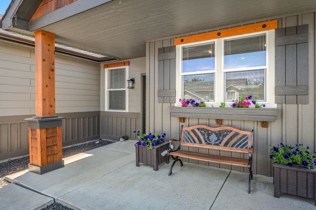 17614 2nd Ln, Greenacres, WA 99016