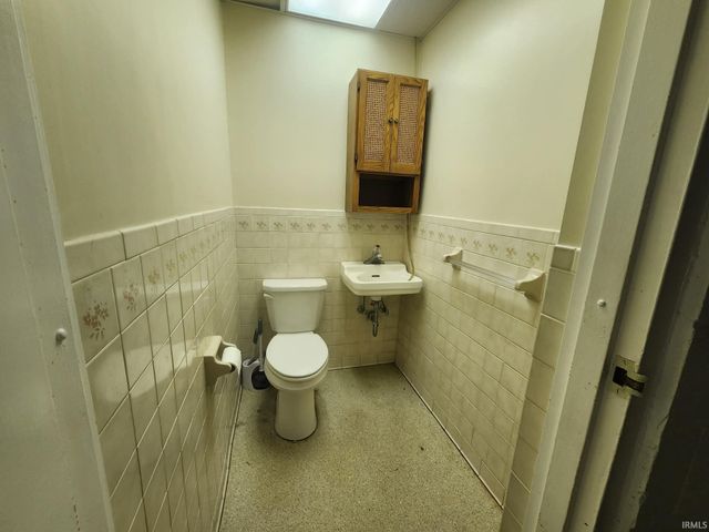 11220 Darmstadt Road, Evansville, IN 47725