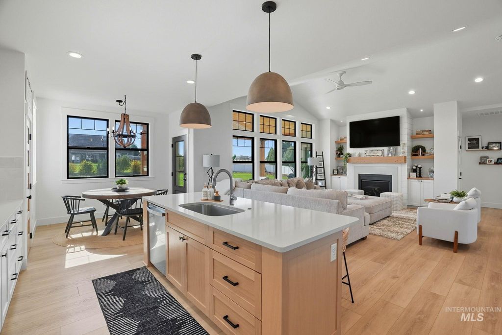 7774 Paddock Ln, Lewiston, ID 83501