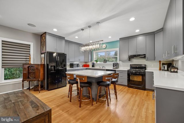 8601 HEMPSTEAD AVE, Bethesda, MD 20817