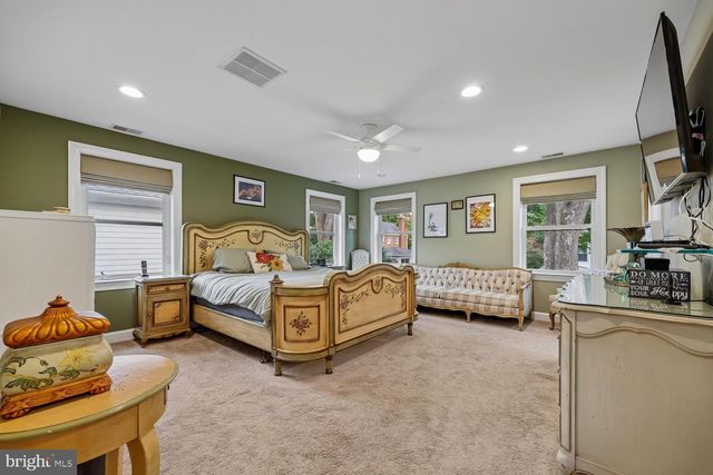 8601 HEMPSTEAD AVE, Bethesda, MD 20817