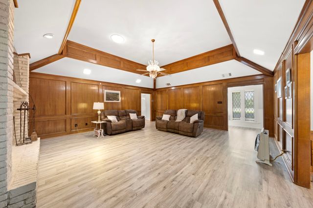 1210 Batchler Road, Red Oak, TX 75154