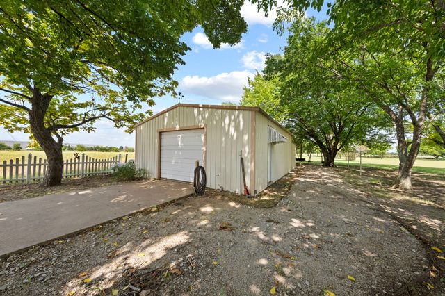 1210 Batchler Road, Red Oak, TX 75154