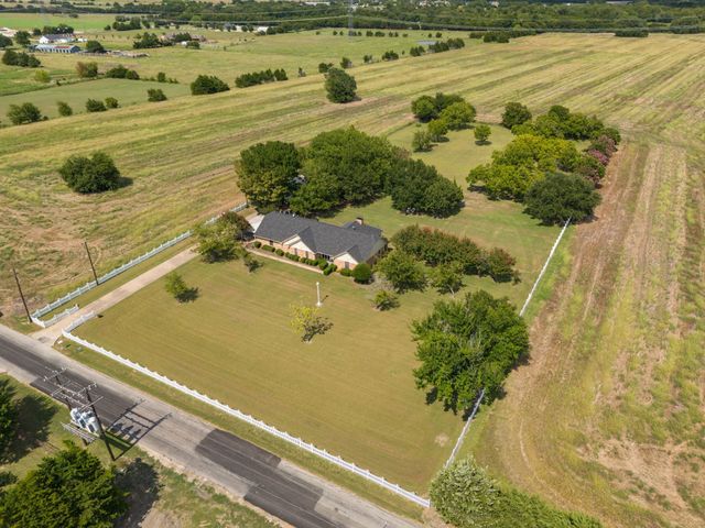 1210 Batchler Road, Red Oak, TX 75154
