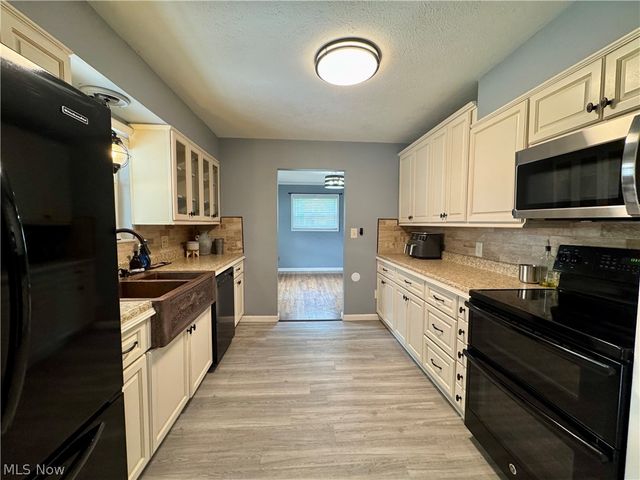 5404 10th Avenue, Vienna, WV 26105
