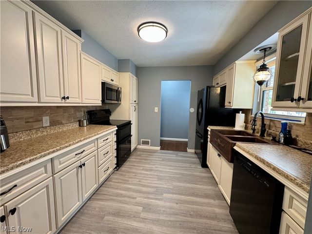 5404 10th Avenue, Vienna, WV 26105