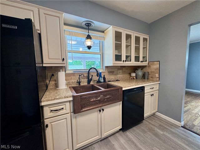 5404 10th Avenue, Vienna, WV 26105