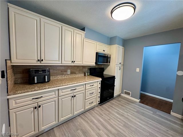 5404 10th Avenue, Vienna, WV 26105