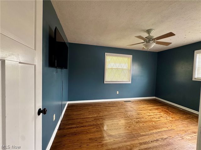5404 10th Avenue, Vienna, WV 26105