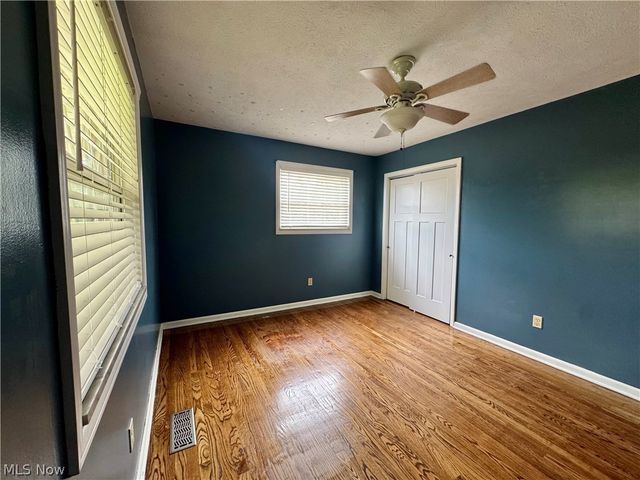 5404 10th Avenue, Vienna, WV 26105