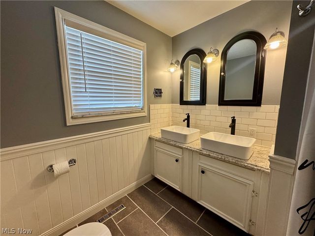 5404 10th Avenue, Vienna, WV 26105