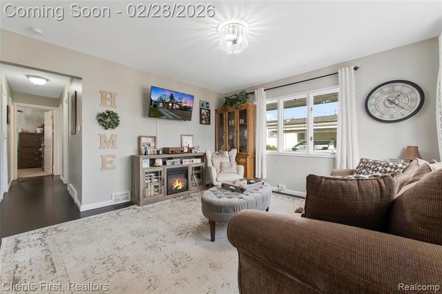 318 S Wildwood Street, Westland, MI 48186