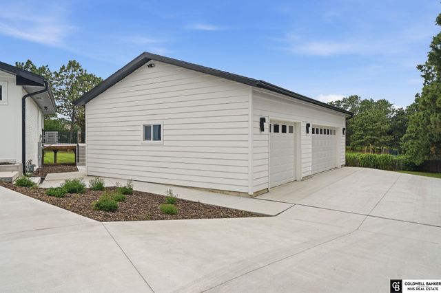 2505 S 70th Street, Lincoln, NE 68506
