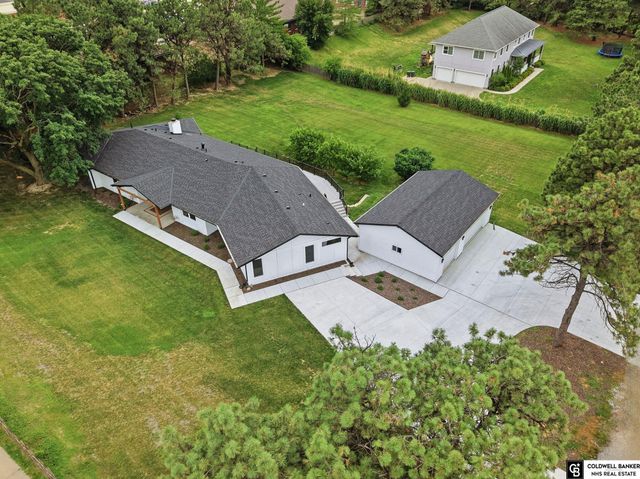 2505 S 70th Street, Lincoln, NE 68506