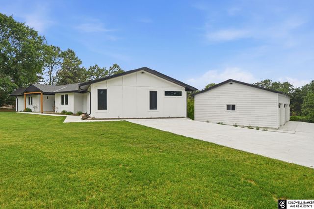 2505 S 70th Street, Lincoln, NE 68506