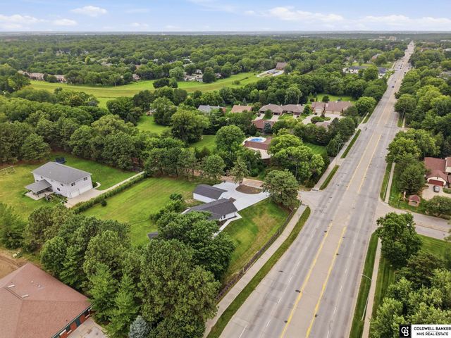 2505 S 70th Street, Lincoln, NE 68506