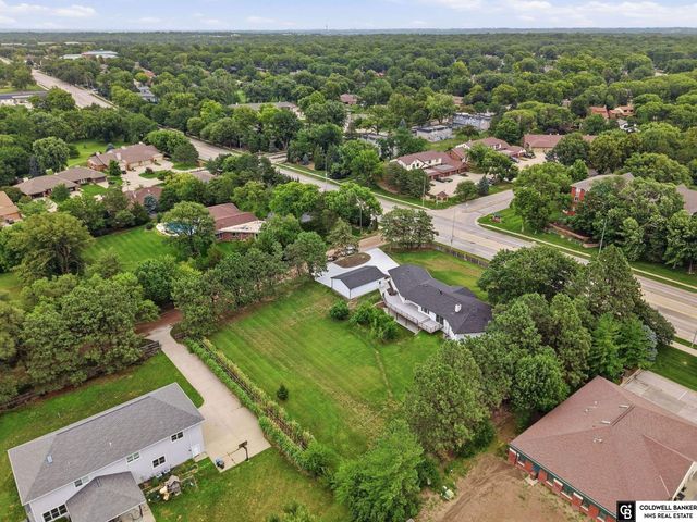 2505 S 70th Street, Lincoln, NE 68506
