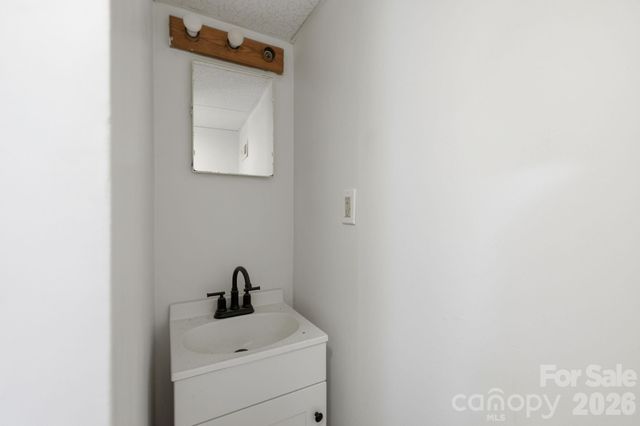 310 Roy Eaker Road, Cherryville, NC 28021