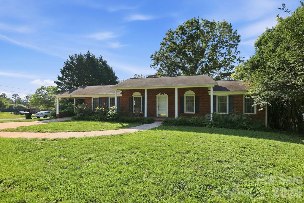 310 Roy Eaker Road, Cherryville, NC 28021