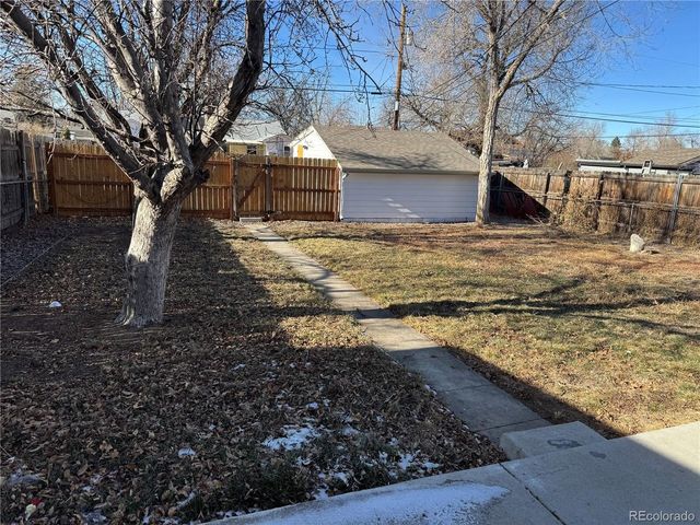 1671 Oswego St, Aurora, CO 80010