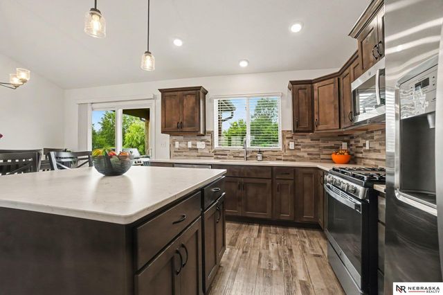 17601 Palisades Drive, Omaha, NE 68136