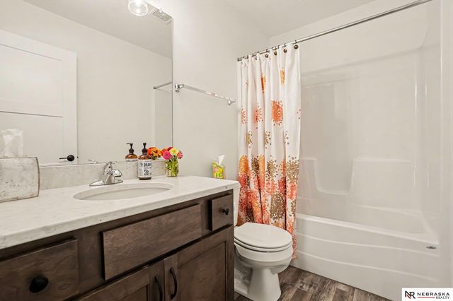 17601 Palisades Drive, Omaha, NE 68136