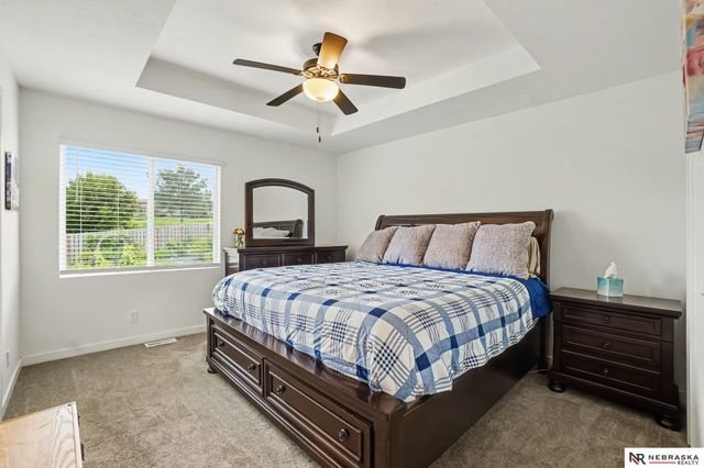 17601 Palisades Drive, Omaha, NE 68136