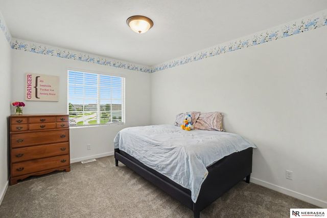17601 Palisades Drive, Omaha, NE 68136