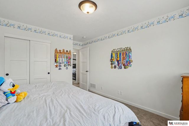 17601 Palisades Drive, Omaha, NE 68136