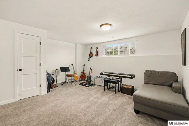 17601 Palisades Drive, Omaha, NE 68136