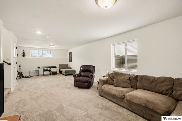 17601 Palisades Drive, Omaha, NE 68136