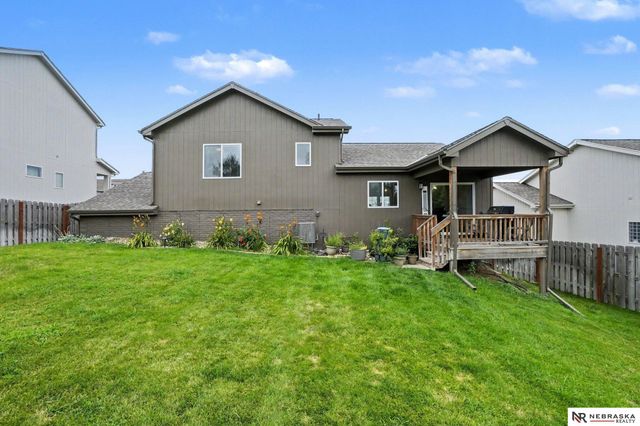 17601 Palisades Drive, Omaha, NE 68136