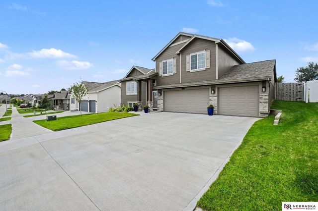 17601 Palisades Drive, Omaha, NE 68136