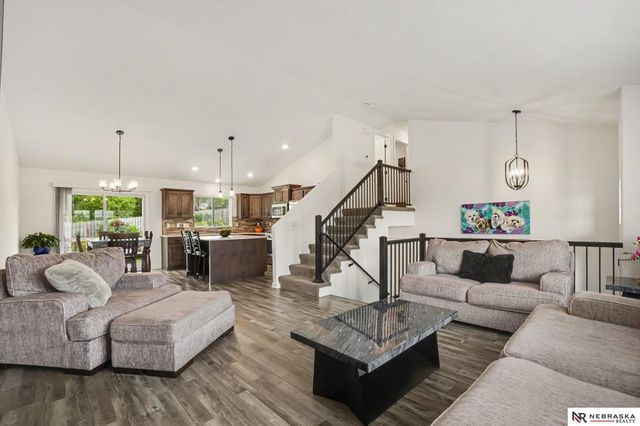 17601 Palisades Drive, Omaha, NE 68136
