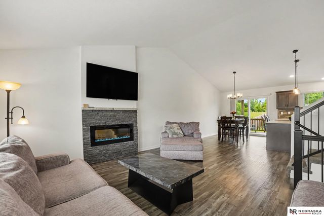 17601 Palisades Drive, Omaha, NE 68136
