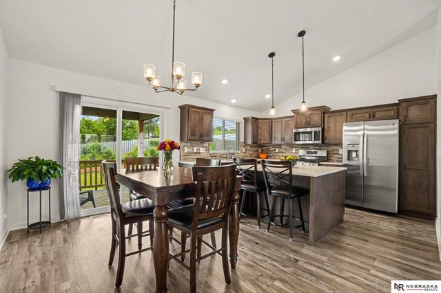 17601 Palisades Drive, Omaha, NE 68136